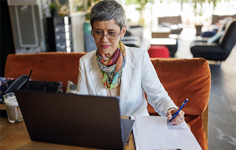 A women working on her laptop