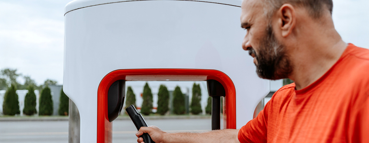 A person filling up gas