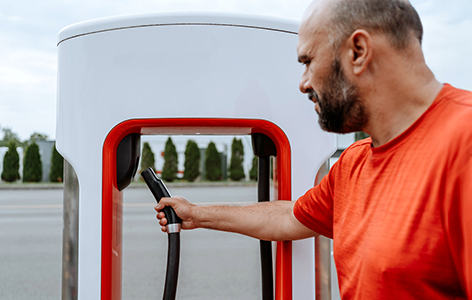 A person filling up gas
